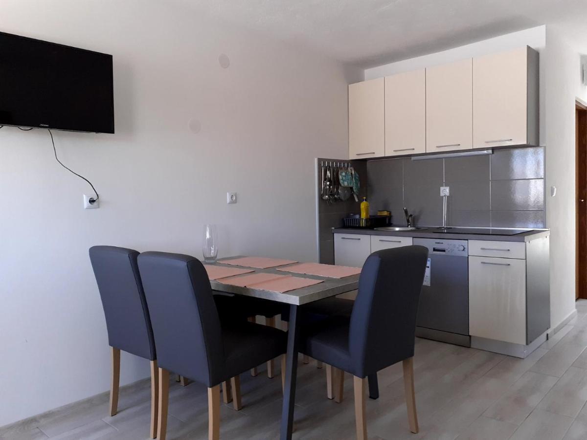 Apartmani Grumf Gornji Karin Exterior photo