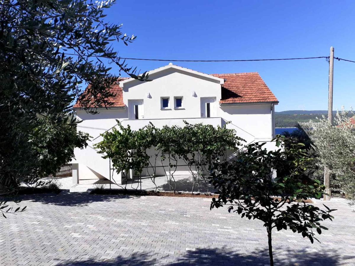 Apartmani Grumf Gornji Karin Exterior photo